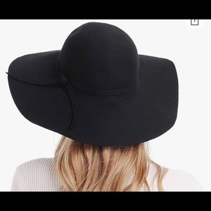 Hat 100% wool Wide brim floppy hat gently used in great condition